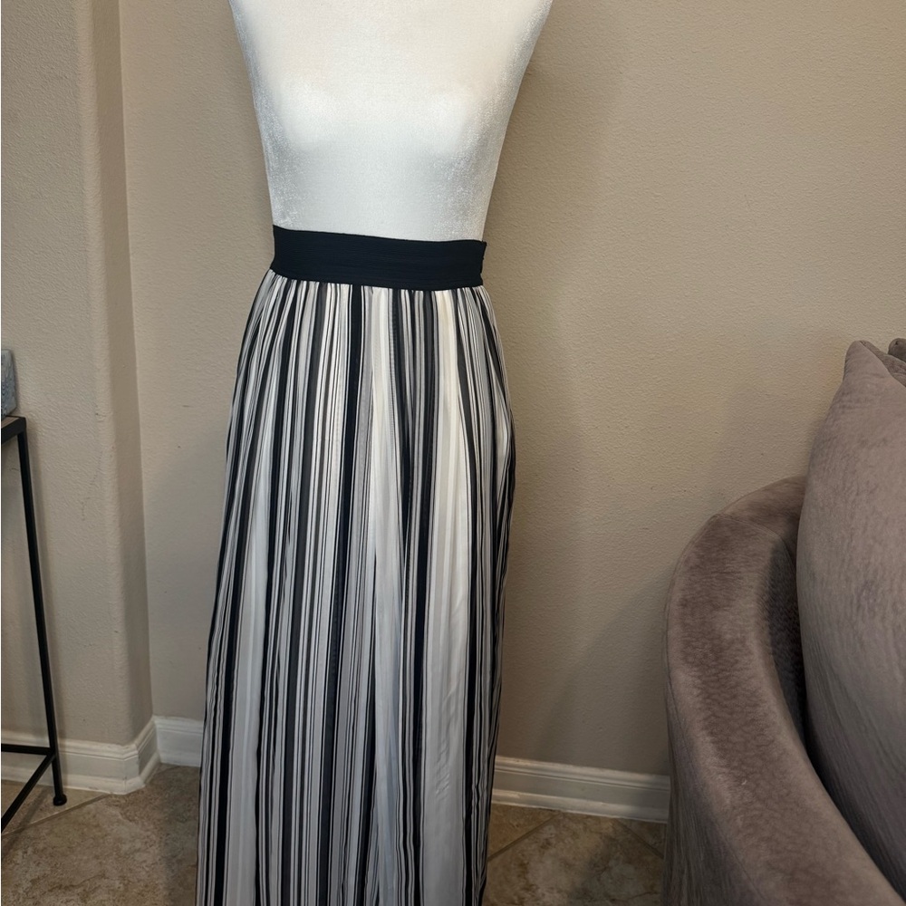 White House Black Market Monochrome Maxi Skirt